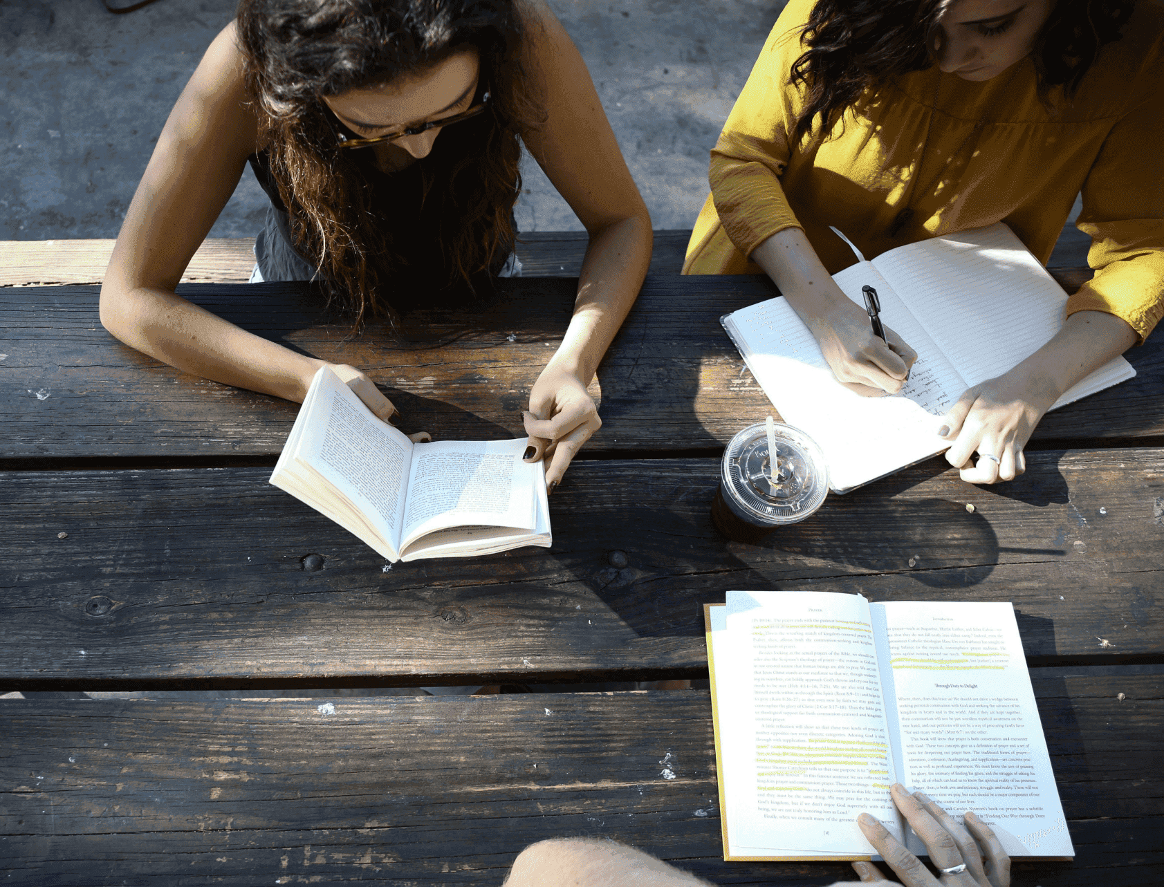 Estudiantes compartiendo una jornada de aprendizaje
